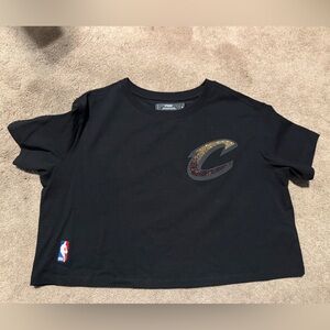 Women’s Crop Cleveland Cavs Black Top
